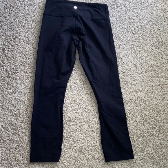 Black 3/4 length lululemon leggings - Picture 2 of 3